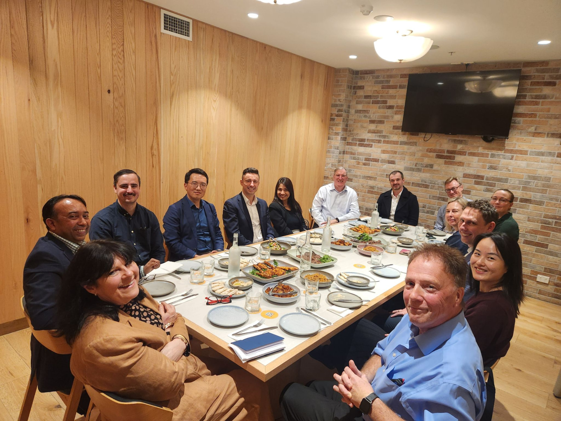 CFO Edge attendees gathered around a dinner table